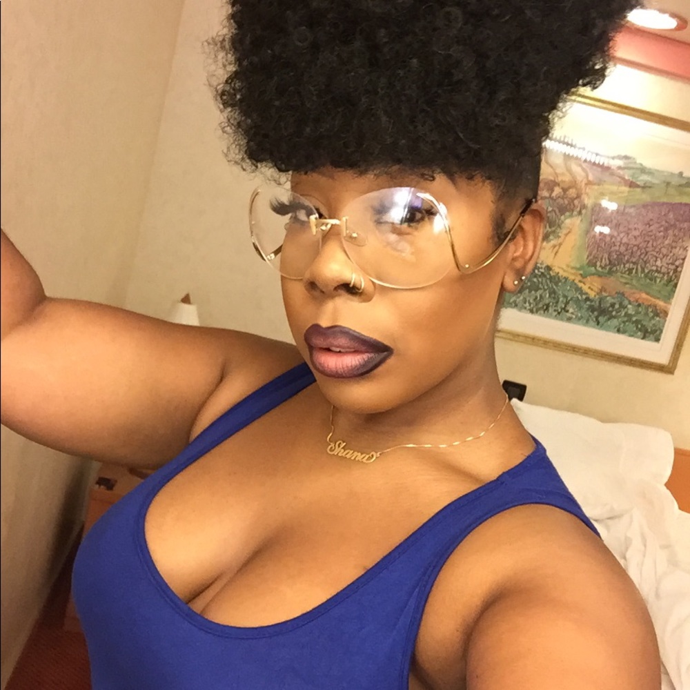 Meet your Posher, Shana